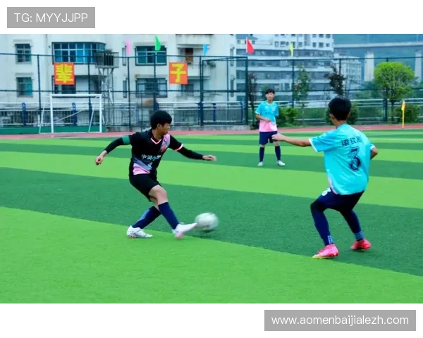 专业真人足球比赛图片高清大图展现足球比赛中的激烈对抗与精彩瞬间