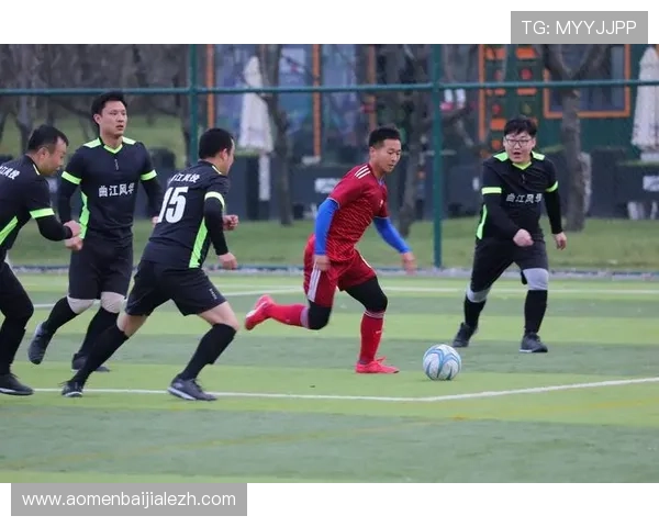 真人足球比赛实时对战攻略，助你提升技巧赢得更多比赛胜利